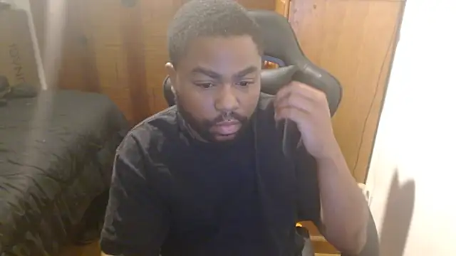 Snapshot of Breadwinnah chatting on 09/13/25, 03:06 Breadwinnah online show from 09/13/25, 03:06