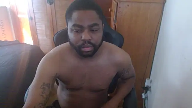 Snapshot of Breadwinnah chatting on 09/19/25, 04:40 Breadwinnah online show from 09/19/25, 04:40