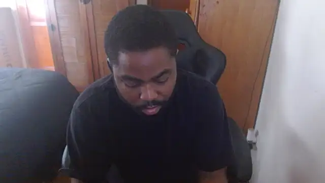 Snapshot of Breadwinnah chatting on 09/20/25, 05:58 Breadwinnah online show from 09/20/25, 05:58