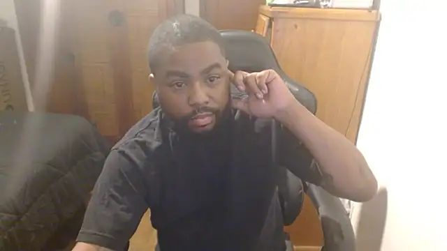 Snapshot of Breadwinnah chatting on 09/23/25, 03:53 Breadwinnah online show from 09/23/25, 03:53