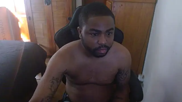 Snapshot of Breadwinnah chatting on 09/23/25, 04:10 Breadwinnah online show from 09/23/25, 04:10