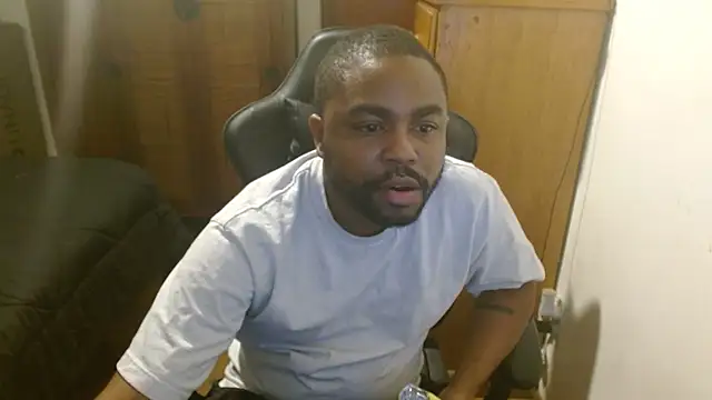 Snapshot of Breadwinnah chatting on 09/24/25, 04:38 Breadwinnah online show from 09/24/25, 04:38