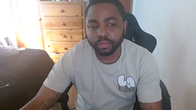 Snapshot of Breadwinnah chatting on 10/04/25, 04:27 Breadwinnah online show from 10/04/25, 04:27