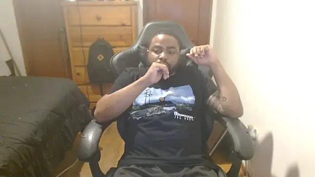 Snapshot of Breadwinnah chatting on 10/11/25, 04:01 Breadwinnah online show from 10/11/25, 04:01