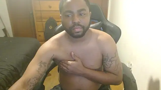 Snapshot of Breadwinnah chatting on 10/12/25, 06:45 Breadwinnah online show from 10/12/25, 06:45