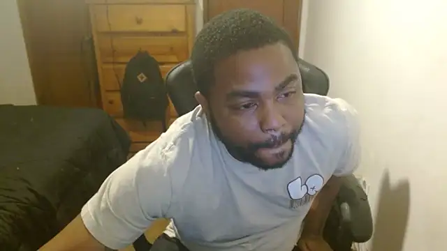 Snapshot of Breadwinnah chatting on 10/13/25, 07:08 Breadwinnah online show from 10/13/25, 07:08