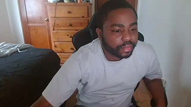 Snapshot of Breadwinnah chatting on 10/14/25, 05:58 Breadwinnah online show from 10/14/25, 05:58