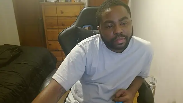 Snapshot of Breadwinnah chatting on 10/15/25, 06:57 Breadwinnah online show from 10/15/25, 06:57