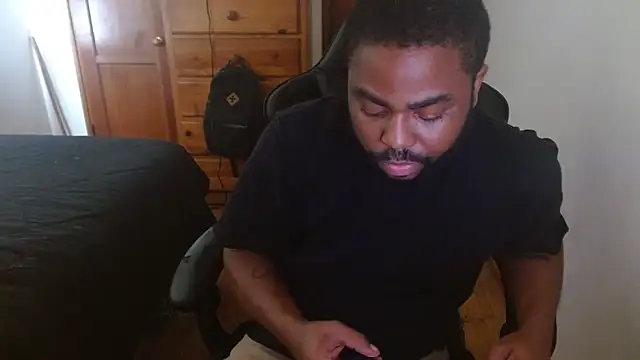 Snapshot of Breadwinnah chatting on 10/19/25, 07:58 Breadwinnah online show from 10/19/25, 07:58