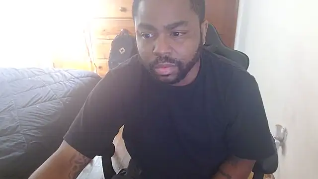 Snapshot of Breadwinnah chatting on 10/20/25, 03:45 Breadwinnah online show from 10/20/25, 03:45