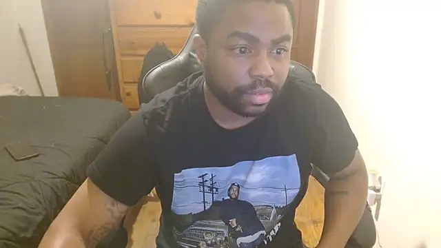 Snapshot of Breadwinnah chatting on 10/21/25, 04:35 Breadwinnah online show from 10/21/25, 04:35