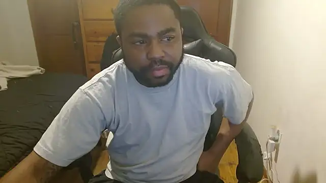 Snapshot of Breadwinnah chatting on 10/22/25, 06:57 Breadwinnah online show from 10/22/25, 06:57