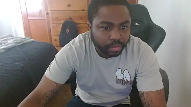 Snapshot of Breadwinnah chatting on 10/22/25, 08:08 Breadwinnah online show from 10/22/25, 08:08