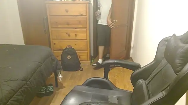 Snapshot of Breadwinnah chatting on 10/25/25, 07:27 Breadwinnah online show from 10/25/25, 07:27