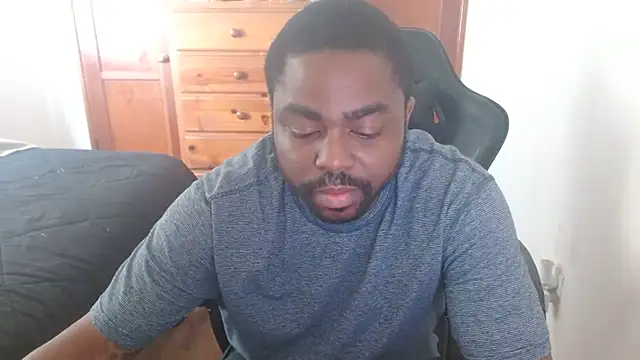 Snapshot of Breadwinnah chatting on 10/26/25, 09:31 Breadwinnah online show from 10/26/25, 09:31