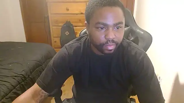 Snapshot of Breadwinnah chatting on 10/29/25, 04:37 Breadwinnah online show from 10/29/25, 04:37