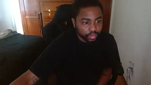 Snapshot of Breadwinnah chatting on 10/29/25, 04:42 Breadwinnah online show from 10/29/25, 04:42