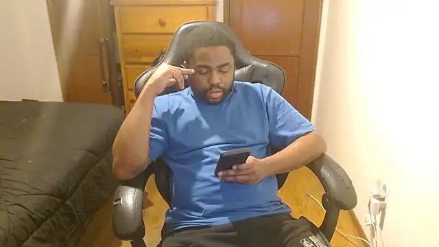 Snapshot of Breadwinnah chatting on 11/12/25, 08:04 Breadwinnah online show from 11/12/25, 08:04