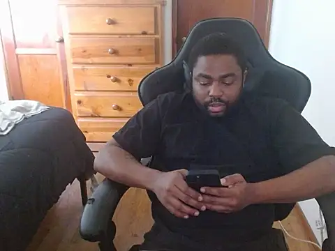 Snapshot of Breadwinnah chatting on 11/12/25, 08:30 Breadwinnah online show from 11/12/25, 08:30