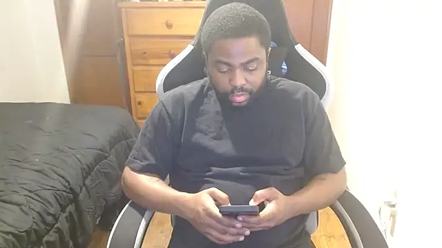 Snapshot of Breadwinnah chatting on 11/16/25, 07:36 Breadwinnah online show from 11/16/25, 07:36