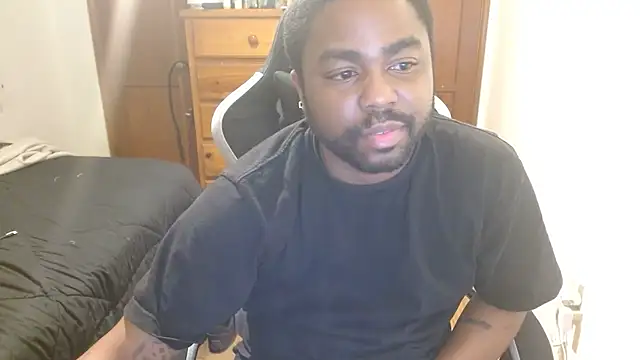 Snapshot of Breadwinnah chatting on 11/26/25, 05:19 Breadwinnah online show from 11/26/25, 05:19