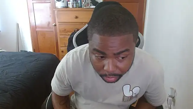 Snapshot of Breadwinnah chatting on 11/26/25, 08:21 Breadwinnah online show from 11/26/25, 08:21