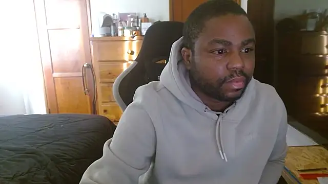 Snapshot of Breadwinnah chatting on 12/18/25, 04:46 Breadwinnah online show from 12/18/25, 04:46