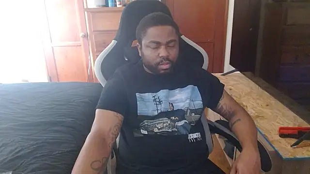 Snapshot of Breadwinnah chatting on 02/25/26, 06:28 Breadwinnah online show from 02/25/26, 06:28