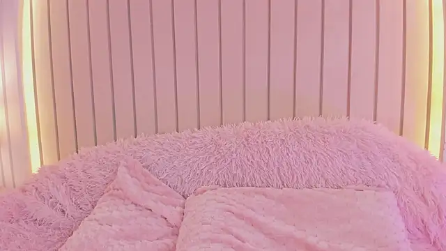 Snapshot of ameliiaa_smith chatting on 09/19/25, 02:13 ameliiaa smith online show from 09/19/25, 02:13