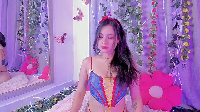 Snapshot of ameliiaa_smith chatting on 10/30/25, 11:27 ameliiaa smith online show from 10/30/25, 11:27