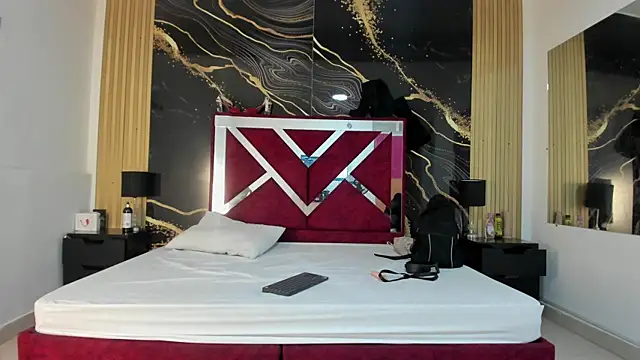 VioletRose as online show from 11/15/25, 07:54