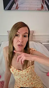 Snapshot of fanny_posy chatting on 07/28/26, 12:48 fanny posy online show from 07/28/26, 12:48