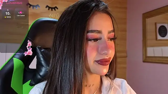 Abril Velvet a  online show from 11/23/25, 01:33