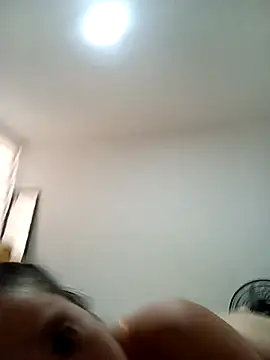 Snapshot of Thaniasandoval chatting on 10/17/25, 08:22 Thaniasandoval online show from 10/17/25, 08:22