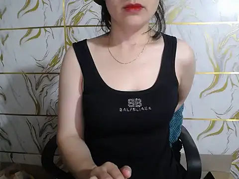 Snapshot of Lyzizi_lovely09 chatting on 06/14/26, 05:31 Lyzizi lovely09 online show from 06/14/26, 05:31