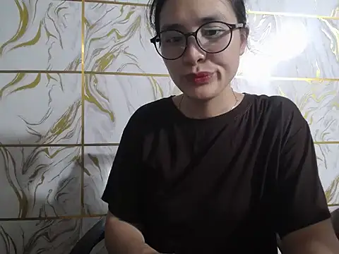 Snapshot of Lyzizi_lovely09 chatting on 06/18/26, 09:14 Lyzizi lovely09 online show from 06/18/26, 09:14