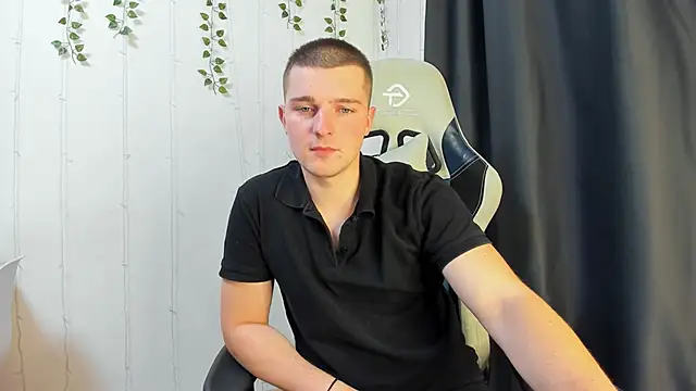 Snapshot of Your_Claddagh chatting on 09/27/25, 08:03 Your Claddagh online show from 09/27/25, 08:03