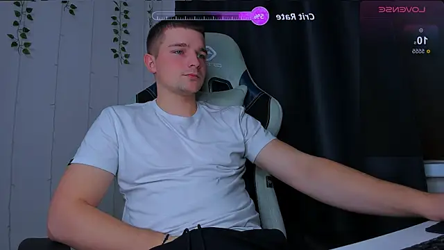 Snapshot of Your_Claddagh chatting on 11/03/25, 05:47 Your Claddagh online show from 11/03/25, 05:47