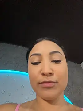 ReinaChloe online show from 11/03/25, 03:57