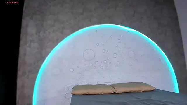 ReinaChloe online show from 03/20/26, 04:23