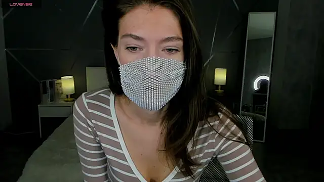 Snapshot of take_me_to_moon chatting on 10/27/25, 01:31 take me to moon online show from 10/27/25, 01:31