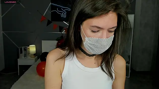 Snapshot of take_me_to_moon chatting on 10/28/25, 01:42 take me to moon online show from 10/28/25, 01:42