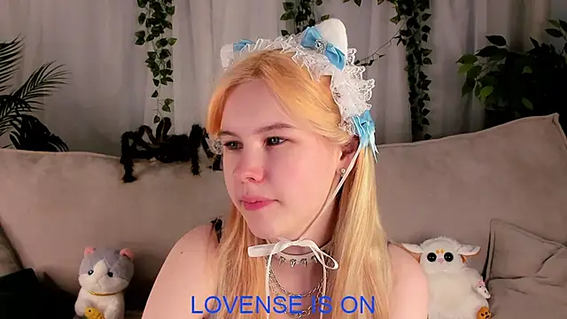 ElizSpieth online show from 10/17/25, 01:42