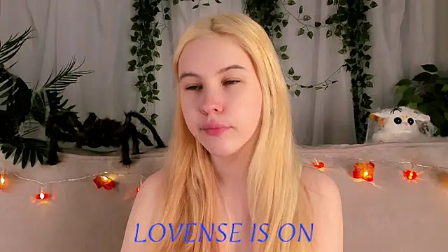 ElizSpieth online show from 10/20/25, 01:06