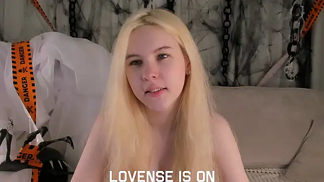 ElizSpieth online show from 11/04/25, 01:05