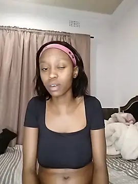 LonelyQueenxx25 online show from 09/29/25, 04:34