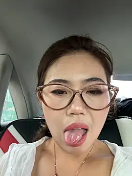 Snapshot of feifei_521 chatting on 09/22/25, 01:51 feifei 521 online show from 09/22/25, 01:51