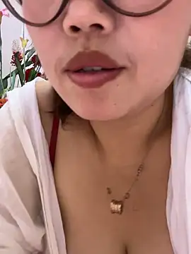 Snapshot of feifei_521 chatting on 10/01/25, 02:01 feifei 521 online show from 10/01/25, 02:01