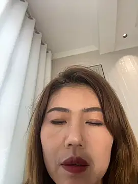 Snapshot of feifei_521 chatting on 10/26/25, 12:38 feifei 521 online show from 10/26/25, 12:38