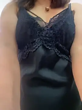 Snapshot of feifei_521 chatting on 10/31/25, 02:23 feifei 521 online show from 10/31/25, 02:23